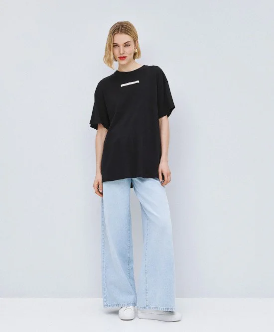 Μαύρο T-shirt με κέντημα ACCTS002S/M